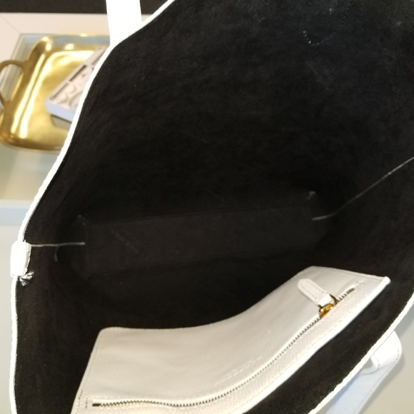 Burberry Remington Embossed Tote Chalk White - Picture 7 of 7